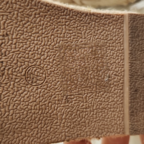 Beast Taupe tan Braided slip on Sandals. Size 7 - Picture 5 of 9